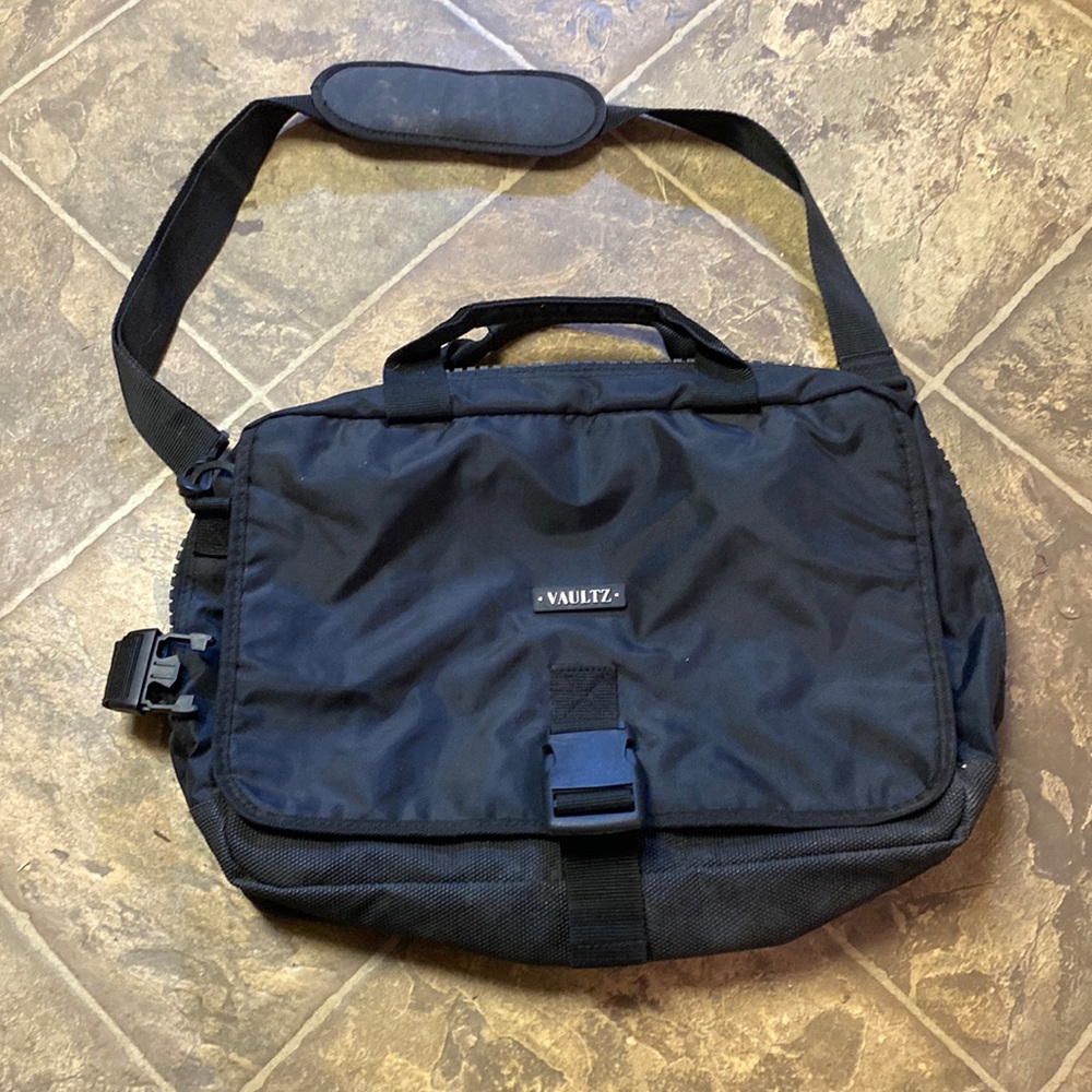 Vaultz Messenger Style Laptop Bag with Combination Lock